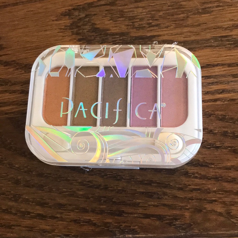 Eye shadow pallet